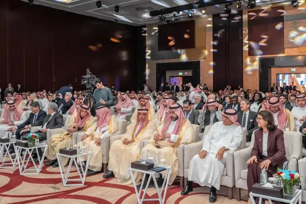 19 مليار دولار قاعدة الانطلاق… طاولة باريس والرياض لتوسيع استثمارات قطاعات المستقبل