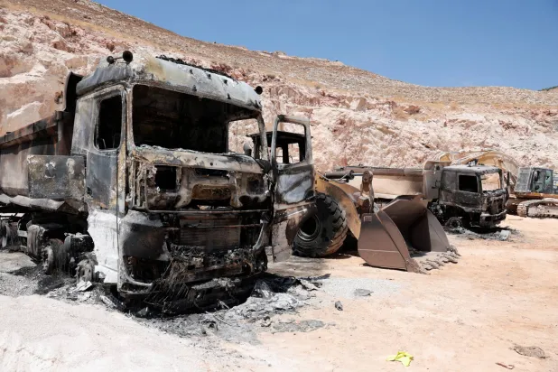 مستوطنون إسرائيليون يخطفون فتى وشابّين فلسطينيين