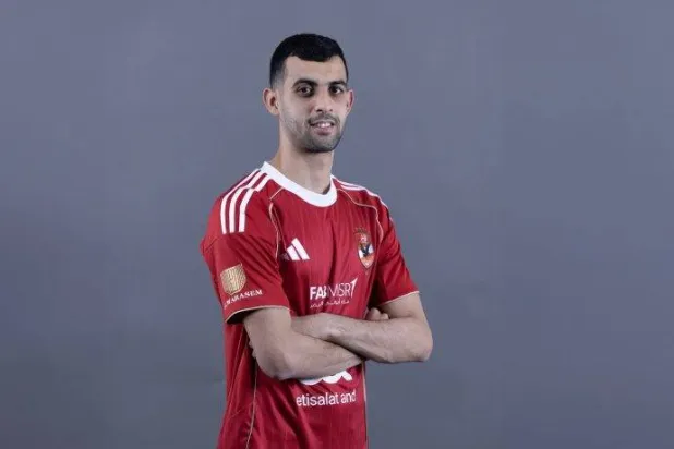 المغربي بلعمري ظهير الأهلي المصري يخضع لجراحة ناجحة بالركبة
