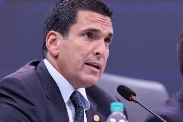 عكس التيار… رئيس اتحاد باراغواي يشيد بدور «فيفا»