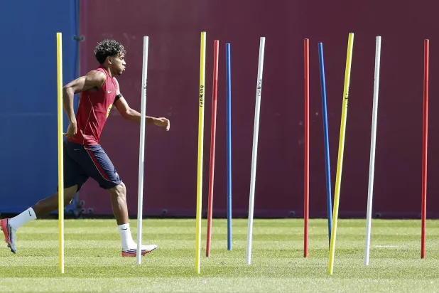 فليك: يامال بدأ يستعيد «مستواه المعهود» مع برشلونة