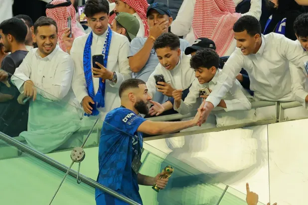 مصادر لـ«الشرق الأوسط»: الهلال وبنزيمة ينهيان العلاقة بالتراضي… والفرنسي يتجه للاعتزال