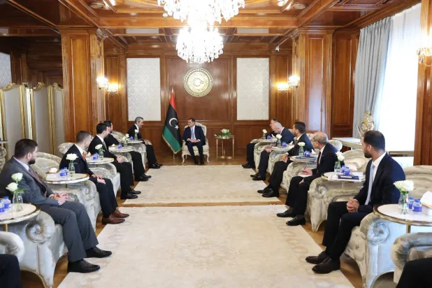 بعد 14 عاماً من الغياب… الدبلوماسية السورية تستعيد حضورها في ليبيا