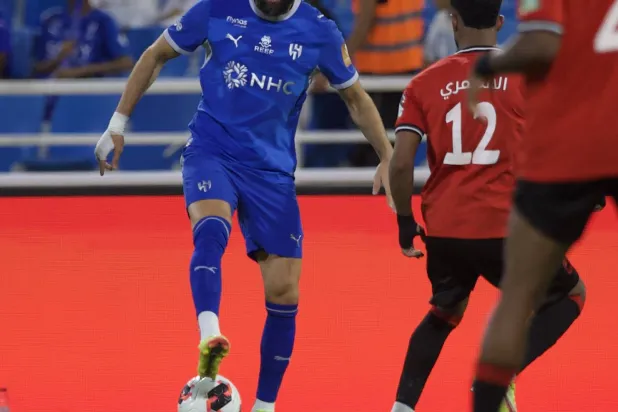بنزيمة والهلال… مفاوضات ساخنة و«انفصال بالتراضي»