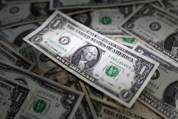الدولار يستعيد زخمه مع وارش… والين يتجاوز 160 مجدداً وسط مخاوف التدخل