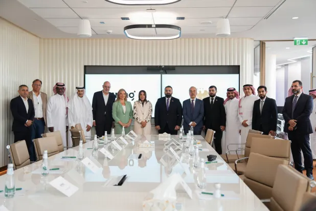 وزير الإعلام السوري يزور مقر «SRMG» واستوديوهات «الشرق» في الرياض