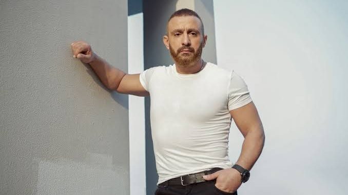 أحمد السقا يكشف حقيقة عمله مع أحمد العوضي ويحسم شائعات الخلافات