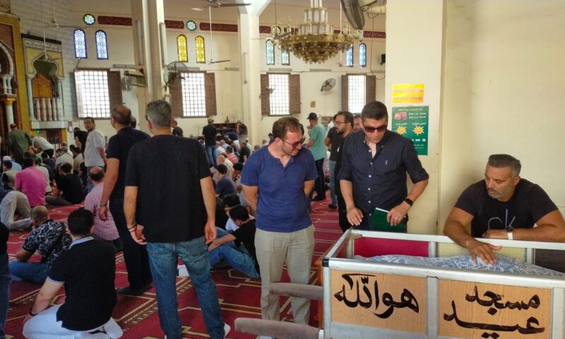 فريق من النيابة الإدارية يفحص تراخيص منزل زفتي المنهار والمنازل المجاورة ..صور