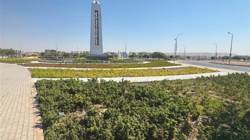 وزيرة الإسكان تتابع الموقف التنفيذي لمشروعات الطرق والمرافق بعدد من المدن الجديدة