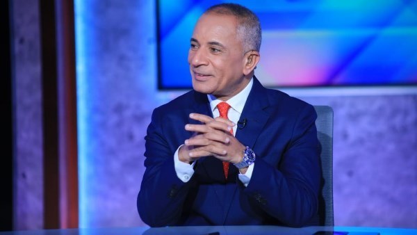 أحمد موسى عن أزمة تسجيل الخطوط : يا وزير الاتصالات أقل حاجة عبر المواطن واعتذر له