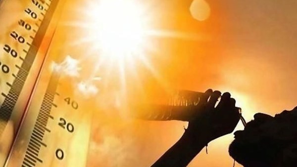 درجة الحرارة 44 في هذه المناطق.. الأرصاد تحذر من طقس الأيام المقبلة