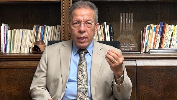 مش مجتهد.. نقيب الأطباء: مينفعش طالب جايب 50 % في الثانوية يبخش كلية طب في جامعة دولية خاصة