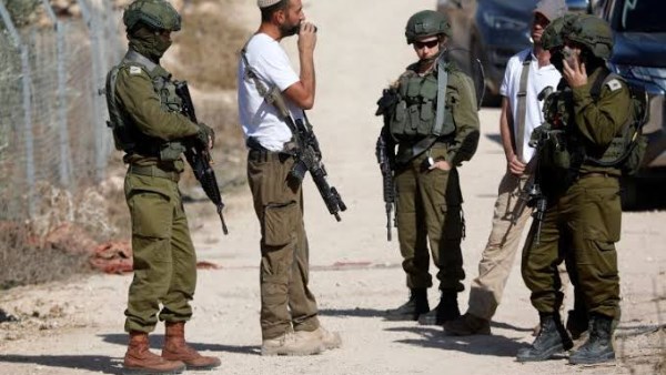 إصابة 12 فلسطينيا إثر هجوم مستوطنين بين قريتين في رام الله