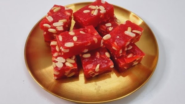 الألوان الكيميائية كارثية.. استشاري تثقيف غذائي يحذر من الإفراط في تناول الملبن الاحمر