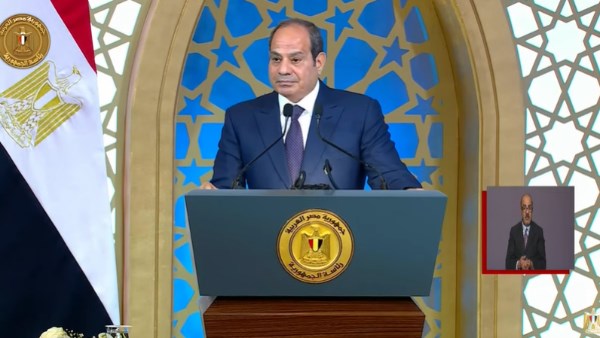 الرئيس السيسي يوجه الحكومة بإعداد تقرير عن الإنجازات في قطاعات العمل وعرضها على المواطنين