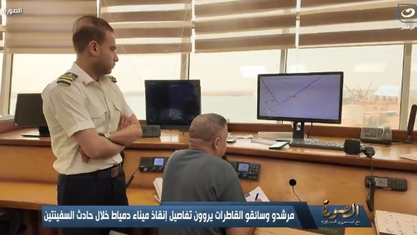 4 دقائق صنعت الفارق.. كيف أنقذت قاطرات ميناء دمياط الأرصفة والمنشآت من كارثة السفينتين؟