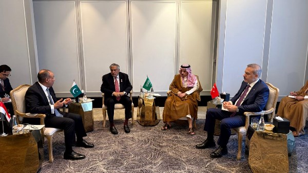 مصر والسعودية وتركيا وباكستان: يجب تهدئة الأوضاع وضمان حرية الملاحة في مضيق هرمز