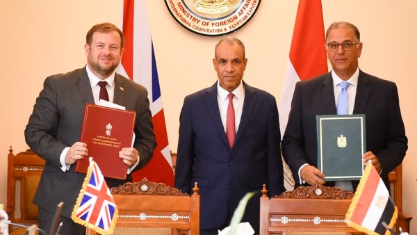 توقيع إعلان نوايا مصري بريطاني بشأن الهجرة عقب مباحثات عبد العاطي وداوتي
