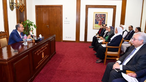 وزير الخارجية يجتمع مع قطاع التعاون الدولي بالوزارة