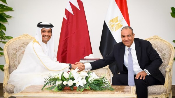 وزير الخارجية يبحث مع رئيس مجلس الوزراء وزير خارجية قطر تعزيز العلاقات الثنائية ومستجدات الأوضاع الإقليمية