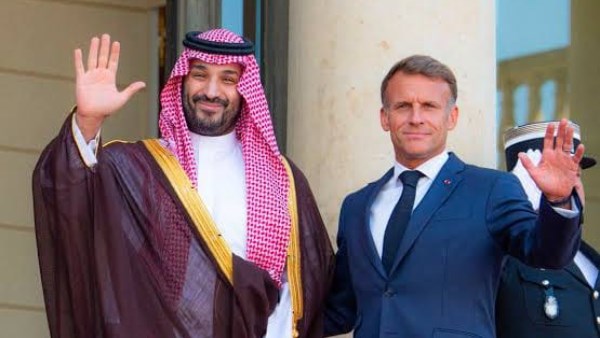ماكرون يستقبل محمد بن سلمان في باريس.. تعزيز للشراكة السعودية الفرنسية