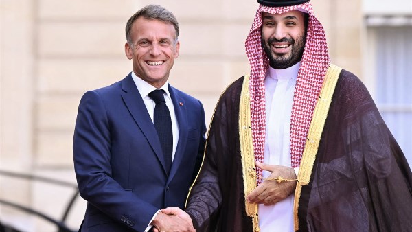 بيان سعودي-فرنسي: دعوة لاستئناف التعاون مع الوكالة الذرية ورفض تهديد الملاحة في هرمز