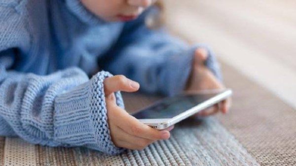 تنظيم الاتصالات: 30 مليون طفل يستخدمون المحمول.. و«اطمن» تحجب المحتوى الضار