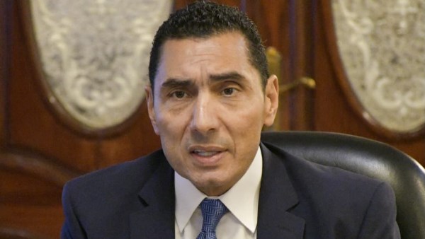 الفقراء لا يلعبون بالأندية الكبرى.. وزير الشباب يستجيب لمقال عمر طاهر