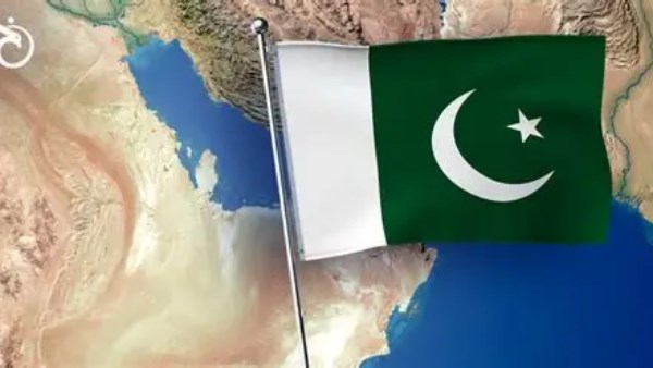 لإجراء محادثات مع المسئولين.. وزير الداخلية الباكستاني يصل إيران