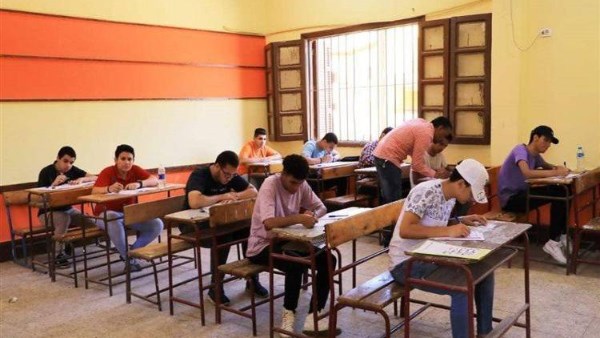 امتحانات الدور الثاني للثانوية العامة| الطلاب يؤدون اللغة الأجنبية الأولى والتربية الوطنية