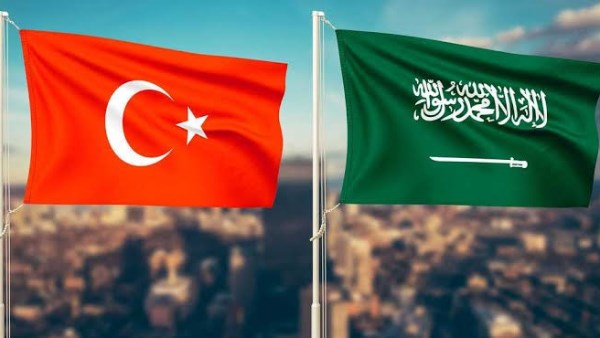 السعودية وتركيا تؤكدان أهمية تعزيز الجهود الدبلوماسية لخفض التصعيد بالمنطقة