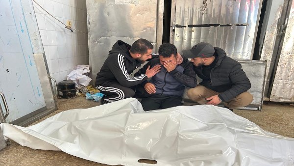 استشهاد فلسطينيين اثنين في قصف إسرائيلي وسط قطاع غزة