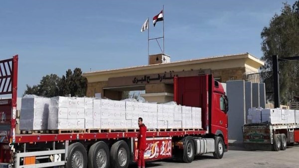 قافلة «زاد العزة» الـ 248 تدخل إلى الفلسطينيين في قطاع غزة
