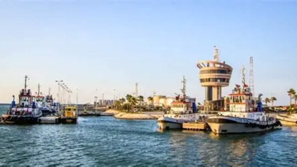 ميناء دمياط يتداول 18 سفينة للحاويات والبضائع العامة