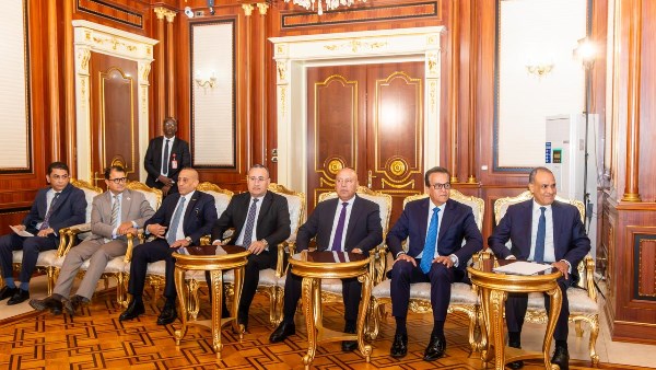 تعزيز التعاون الصحي.. وزير الصحة يلتقي رئيس تشاد ضمن وفد اللجنة الوزارية المصرية – التشادية