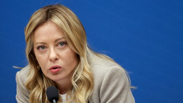إيطاليا ترفض الإنذار النهائي الموجهة من إسبانيا بشأن عمليات التفتيش الحدودية
