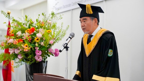 جامعة هيروشيما تمنح وزير التعليم الدكتوراة الفخرية تقديرًا لإنجازاته