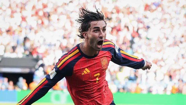 توريس يغيب عن تدريبات برشلونة لاتمام صفقة انتقاله إلى باريس سان جيرمان