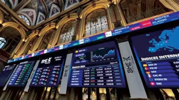 الأسهم العالمية ترتفع بشكل طفيف.. والنفط يستقر قبيل صدور بيانات التضخم الأمريكية