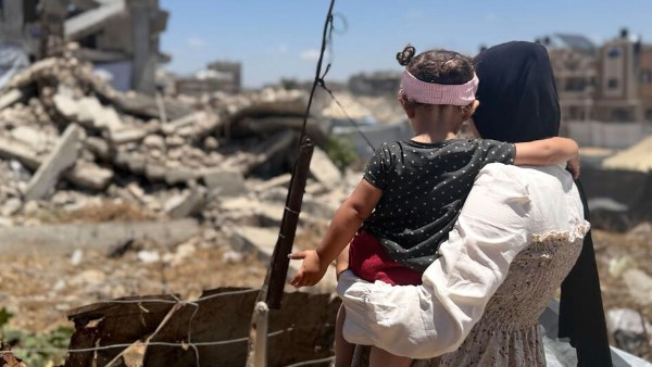 “أوتشا”: الفلسطينيون العائدون إلى غزة يواجهون سوء معاملة وعنف ومصادرة للممتلكات