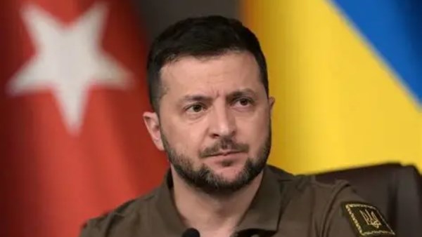 زيلينسكي ينشر تفاصيل حول مكالمته الهاتفية مع رئيس الوزراء الأرميني