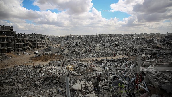 إصابة 3 فلسطينيين في قصف للاحتلال الإسرائيلي استهدف دراجة نارية بدير البلح