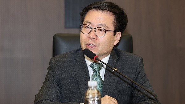 إقالة كبير المفاوضين التجاريين بكوريا الجنوبية وسط تزايد ضغوط الرسوم الجمركية الأمريكية