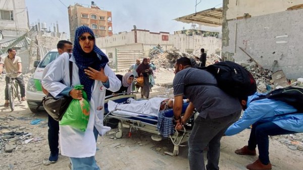 إصابة عدد من الفلسطينيين في قصف إسرائيلي على شقة سكنية بوسط قطاع غزة