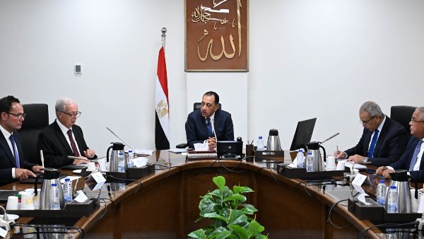 رئيس الوزراء يتابع مستجدات الموقف التنفيذي لمشروعات تطوير الشركة القابضة للغزل والنسيج