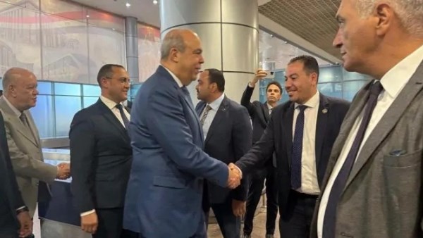 وزير الطيران المدني يتفقد مطار القاهرة الدولي لمتابعة مستوى الخدمات وانسيابية حركة التشغيل