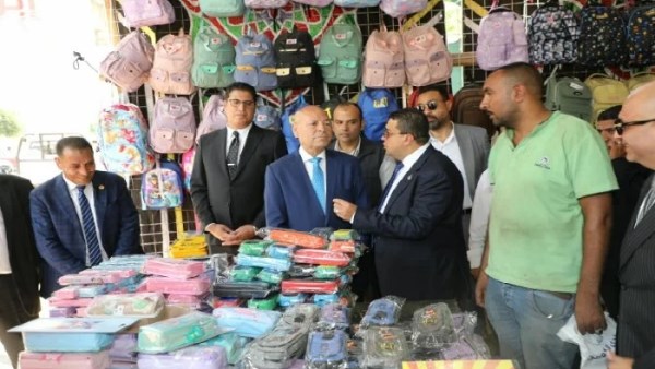 محافظ القاهرة يفتتح معرضي “أهلًا مدارس” بوسط القاهرة وباب الشعرية استعدادًا للعام الدراسي الجديد