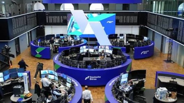 الأسهم الأوروبية تتباين عند الإغلاق وسط ترقب عقوبات أمريكية جديدة على إيران