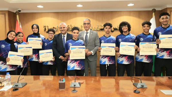 محافظ الجيزة يكرم 28 لاعبًا ولاعبة ومدربًا وإداريًا من أبطال المشروع القومي للموهبة والبطل الأوليمبي