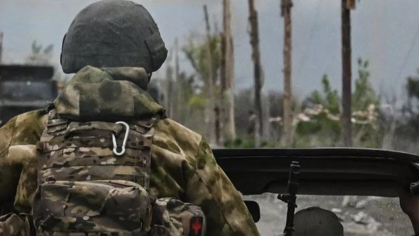 القوات الروسية تستهدف ناقلة نفط وسفينة شحن أسلحة تابعتين لأوكرانيا